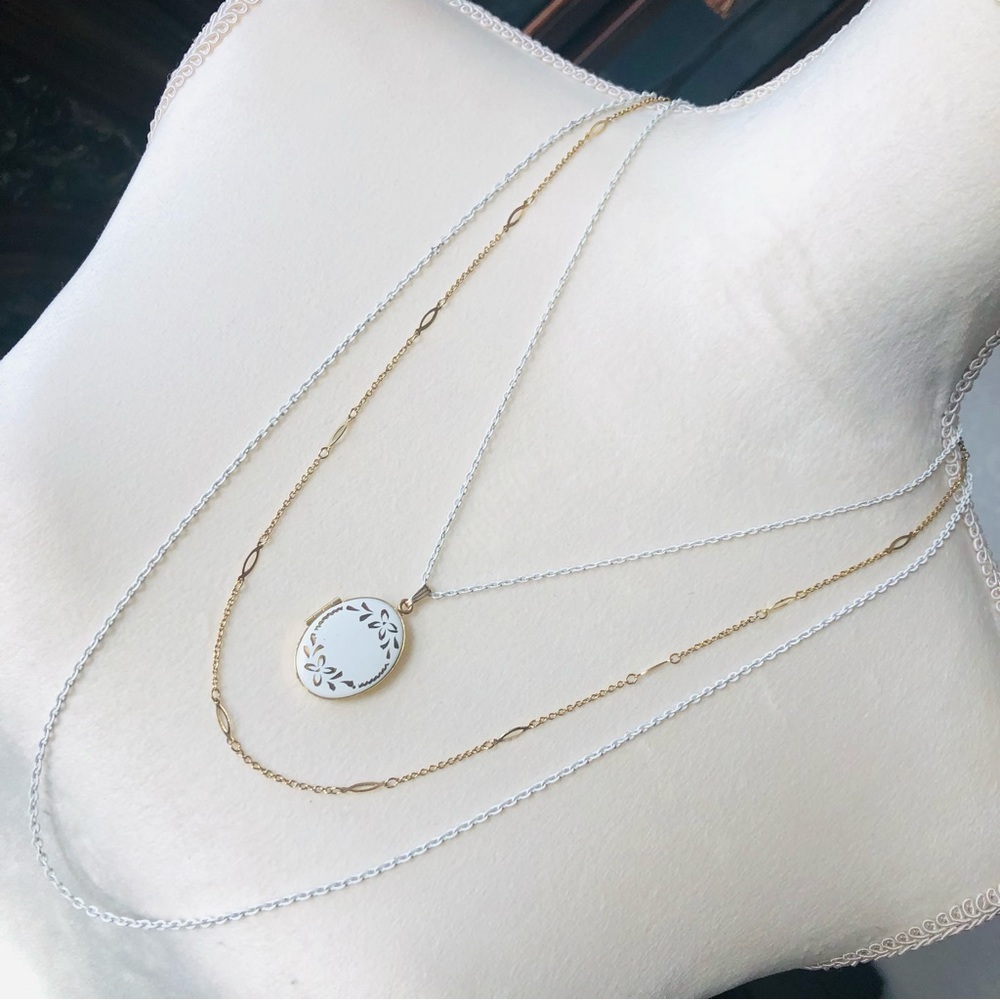 Vintage 70s-80s triple layered chain locket necklace